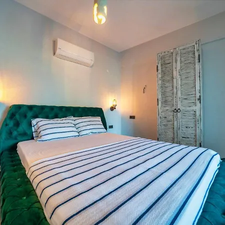 Only Blue Mansion 1 * غوجيك