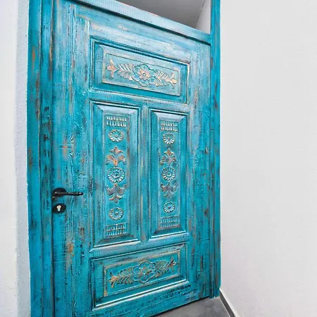 Only Blue Mansion 1