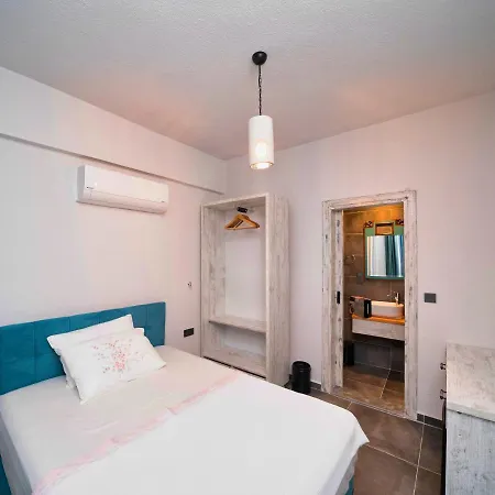 فندق مبيت وإفطار Only Blue Mansion 1 *